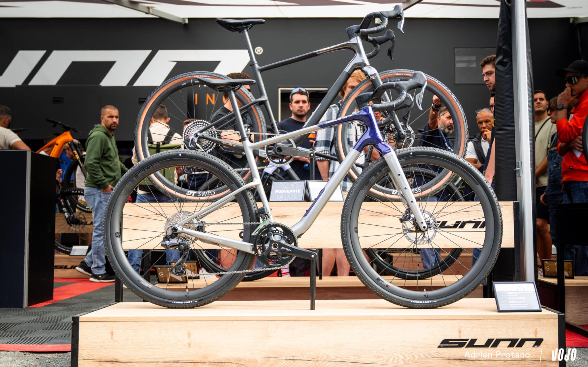 https://www.vojomag.nl/app/uploads/2025/10/Roc dAzur 2025 gravel VTT salon test avis comparaison Vojo A.Protano 1 128 2048x1280.jpg