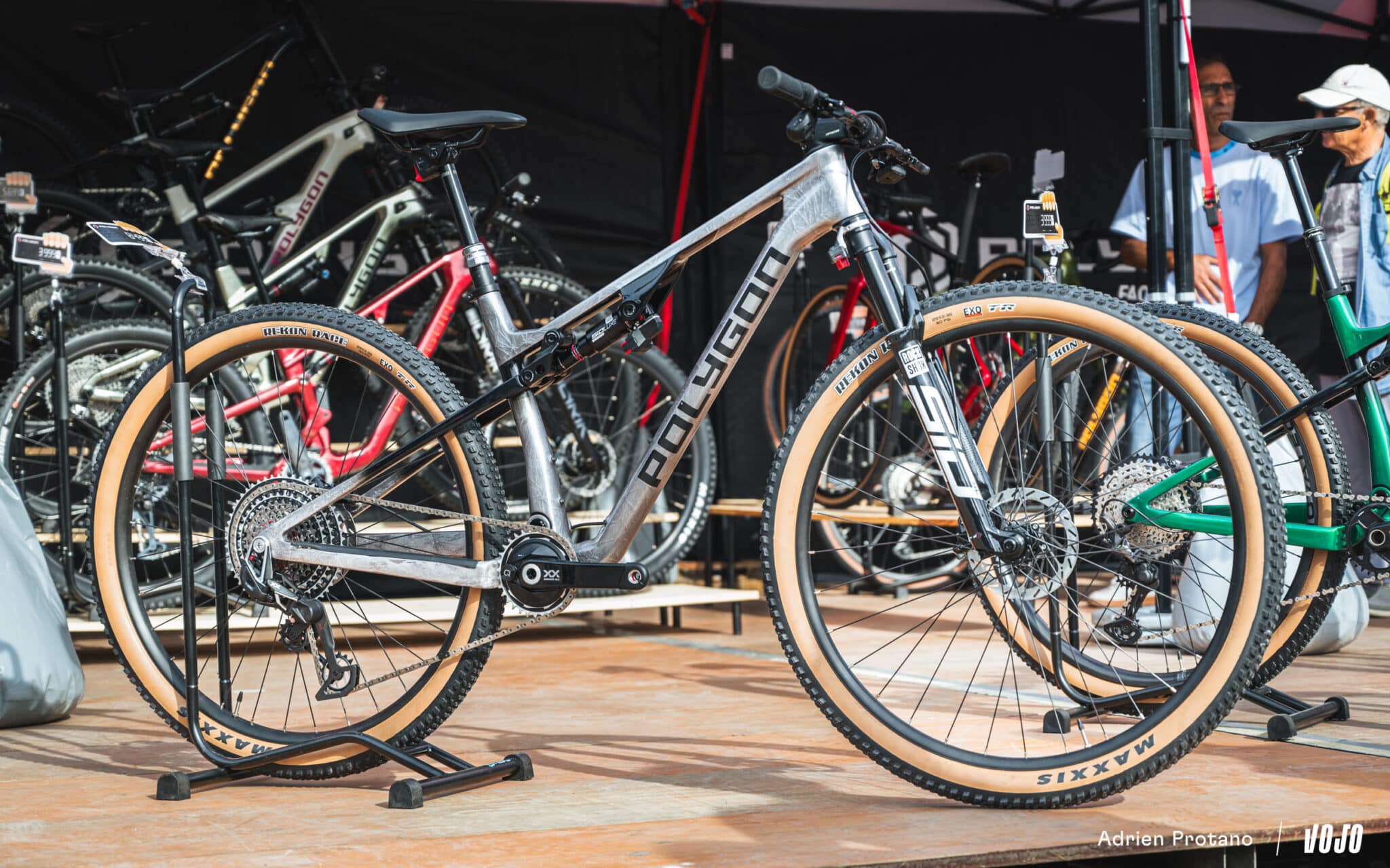 https://www.vojomag.nl/app/uploads/2025/10/Roc dAzur 2025 gravel VTT salon test avis comparaison Vojo A.Protano 1 2048x1280.jpg