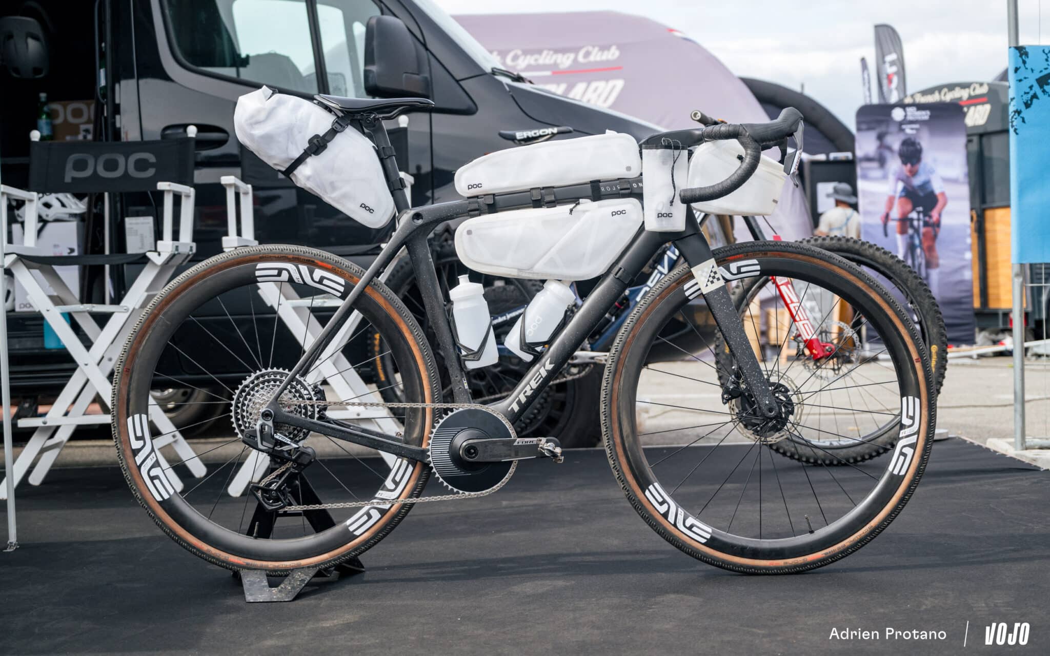https://www.vojomag.nl/app/uploads/2025/10/Roc dAzur 2025 gravel VTT salon test avis comparaison Vojo A.Protano 1 25 2048x1280.jpg