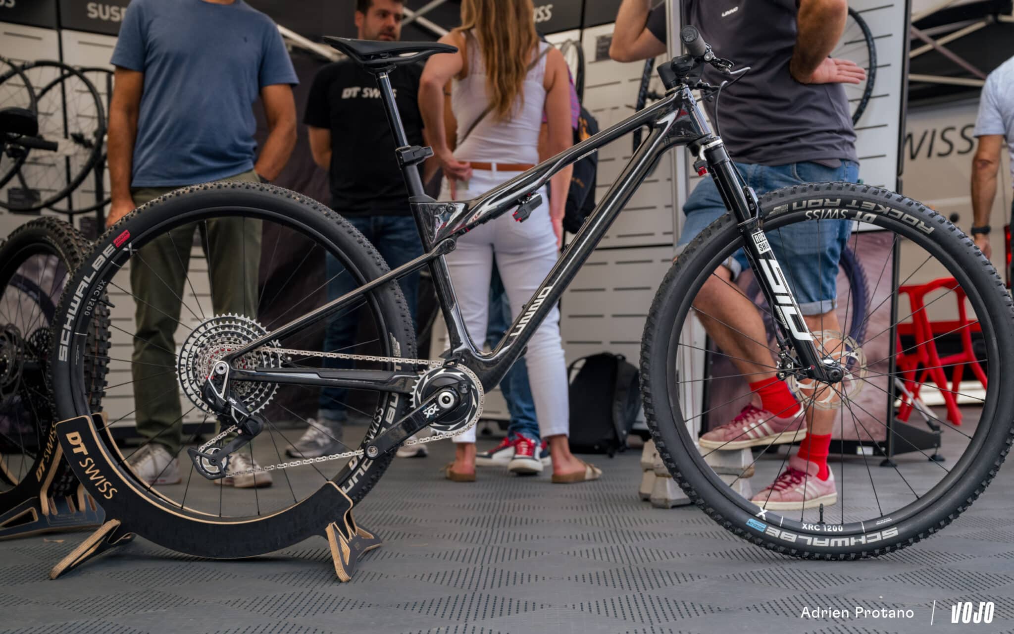 https://www.vojomag.nl/app/uploads/2025/10/Roc dAzur 2025 gravel VTT salon test avis comparaison Vojo A.Protano 1 29 2048x1280.jpg