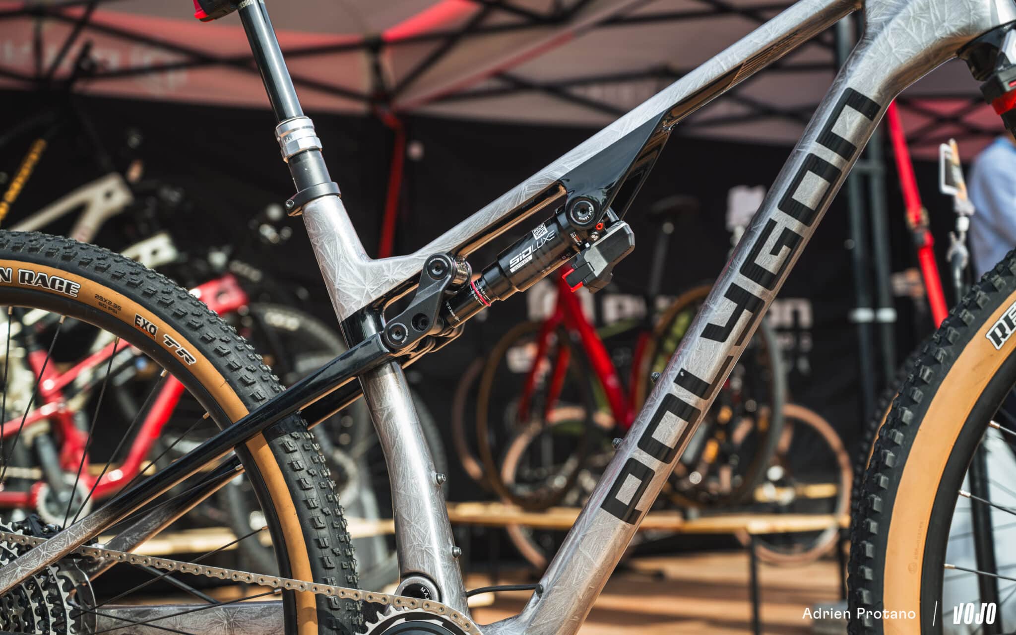 https://www.vojomag.nl/app/uploads/2025/10/Roc dAzur 2025 gravel VTT salon test avis comparaison Vojo A.Protano 1 2048x1280.jpg