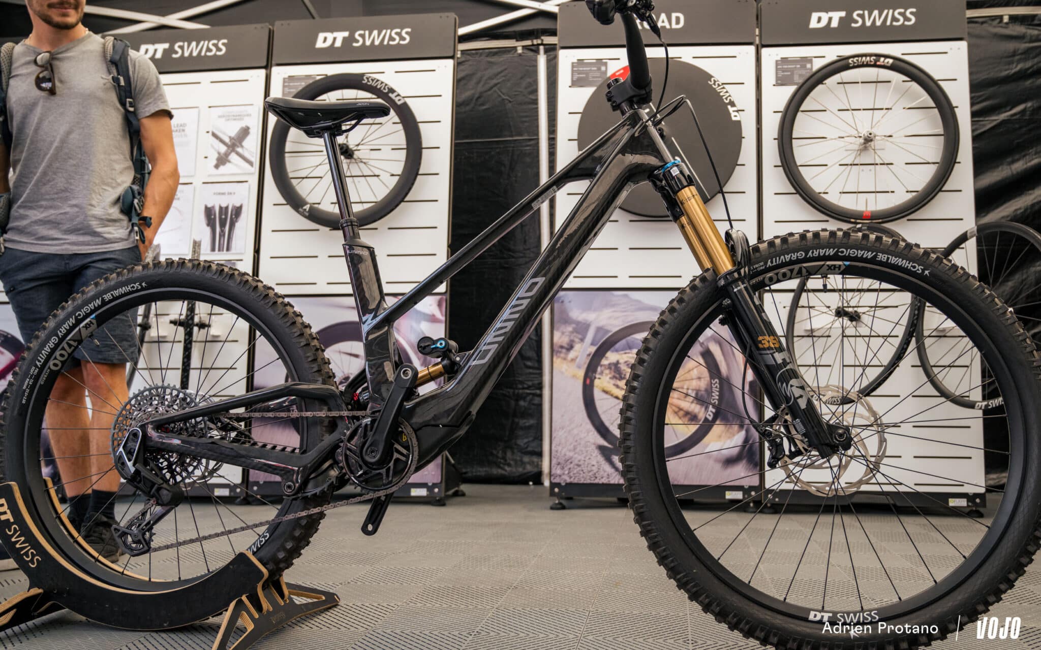 https://www.vojomag.nl/app/uploads/2025/10/Roc dAzur 2025 gravel VTT salon test avis comparaison Vojo A.Protano 1 30 2048x1280.jpg
