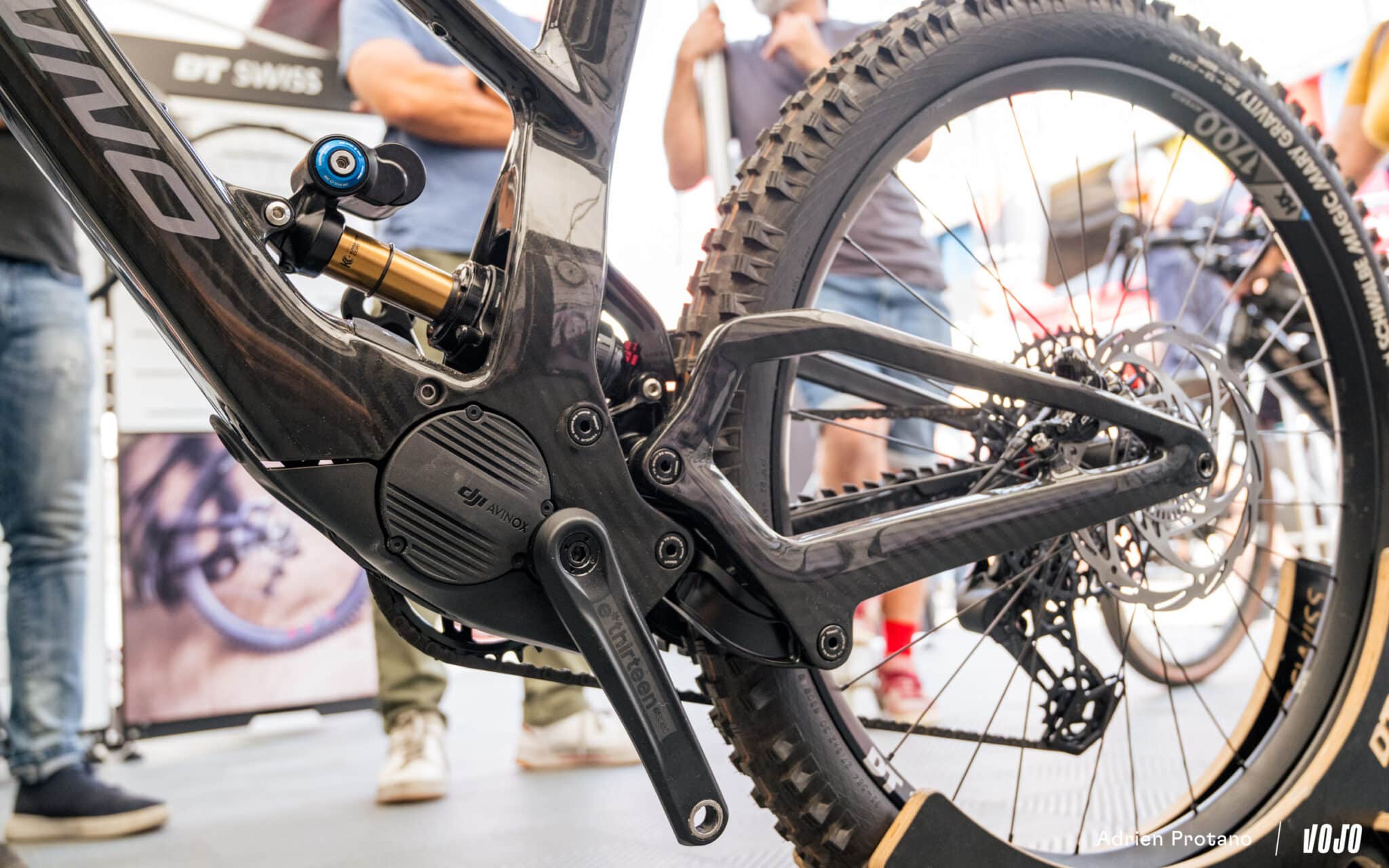 https://www.vojomag.nl/app/uploads/2025/10/Roc dAzur 2025 gravel VTT salon test avis comparaison Vojo A.Protano 1 30 2048x1280.jpg
