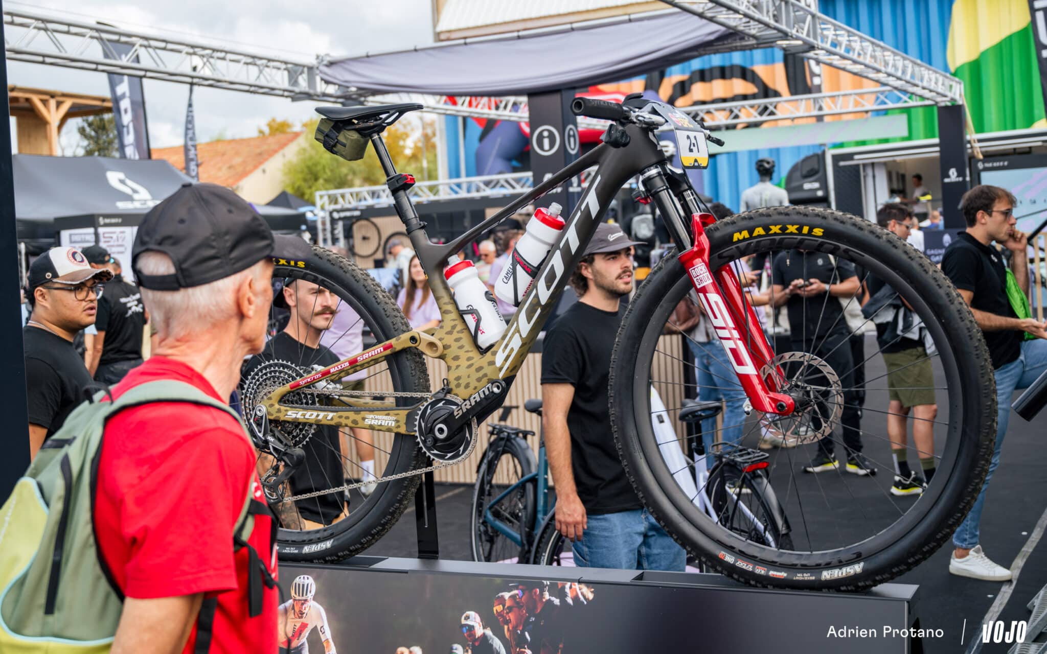 https://www.vojomag.nl/app/uploads/2025/10/Roc dAzur 2025 gravel VTT salon test avis comparaison Vojo A.Protano 1 35 2048x1280.jpg