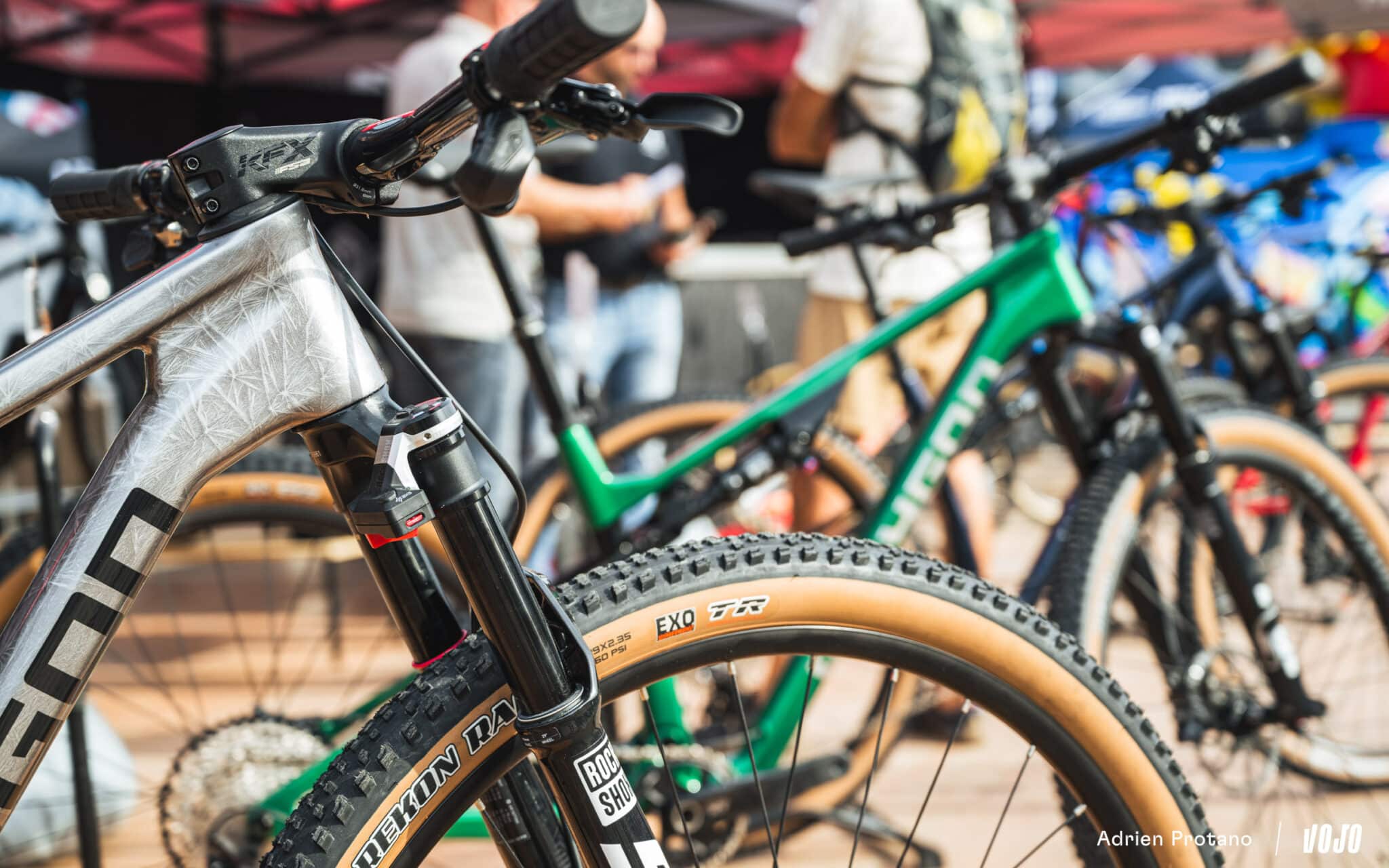 https://www.vojomag.nl/app/uploads/2025/10/Roc dAzur 2025 gravel VTT salon test avis comparaison Vojo A.Protano 1 4 2048x1280.jpg