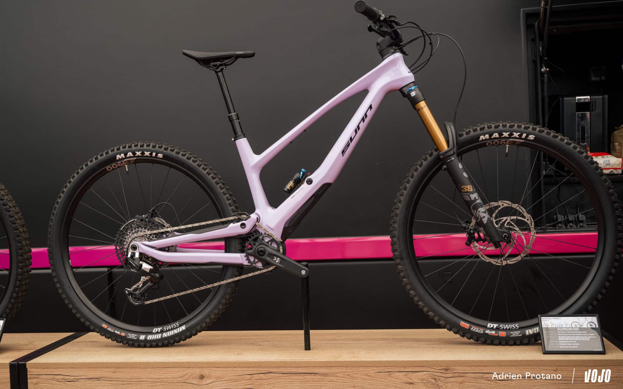 https://www.vojomag.nl/app/uploads/2025/10/Roc dAzur 2025 gravel VTT salon test avis comparaison Vojo A.Protano 1 40 2048x1280.jpg