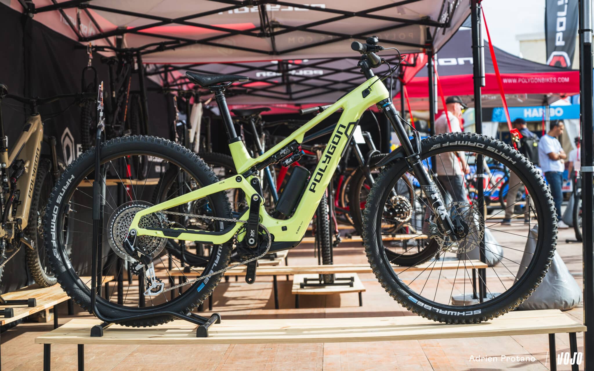 https://www.vojomag.nl/app/uploads/2025/10/Roc dAzur 2025 gravel VTT salon test avis comparaison Vojo A.Protano 1 5 2048x1280.jpg