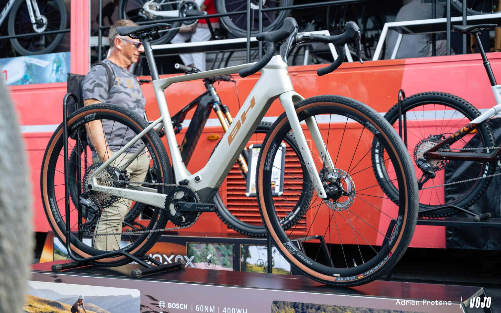 https://www.vojomag.nl/app/uploads/2025/10/Roc dAzur 2025 gravel VTT salon test avis comparaison Vojo A.Protano 1 59 2048x1280.jpg