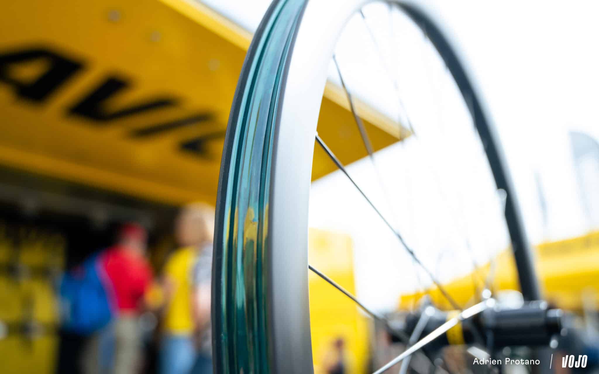 https://www.vojomag.nl/app/uploads/2025/10/Roc dAzur 2025 gravel VTT salon test avis comparaison Vojo A.Protano 1 64 2048x1280.jpg