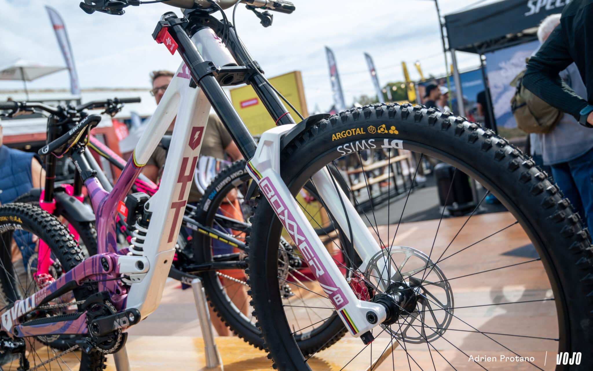 https://www.vojomag.nl/app/uploads/2025/10/Roc dAzur 2025 gravel VTT salon test avis comparaison Vojo A.Protano 1 79 2048x1280.jpg