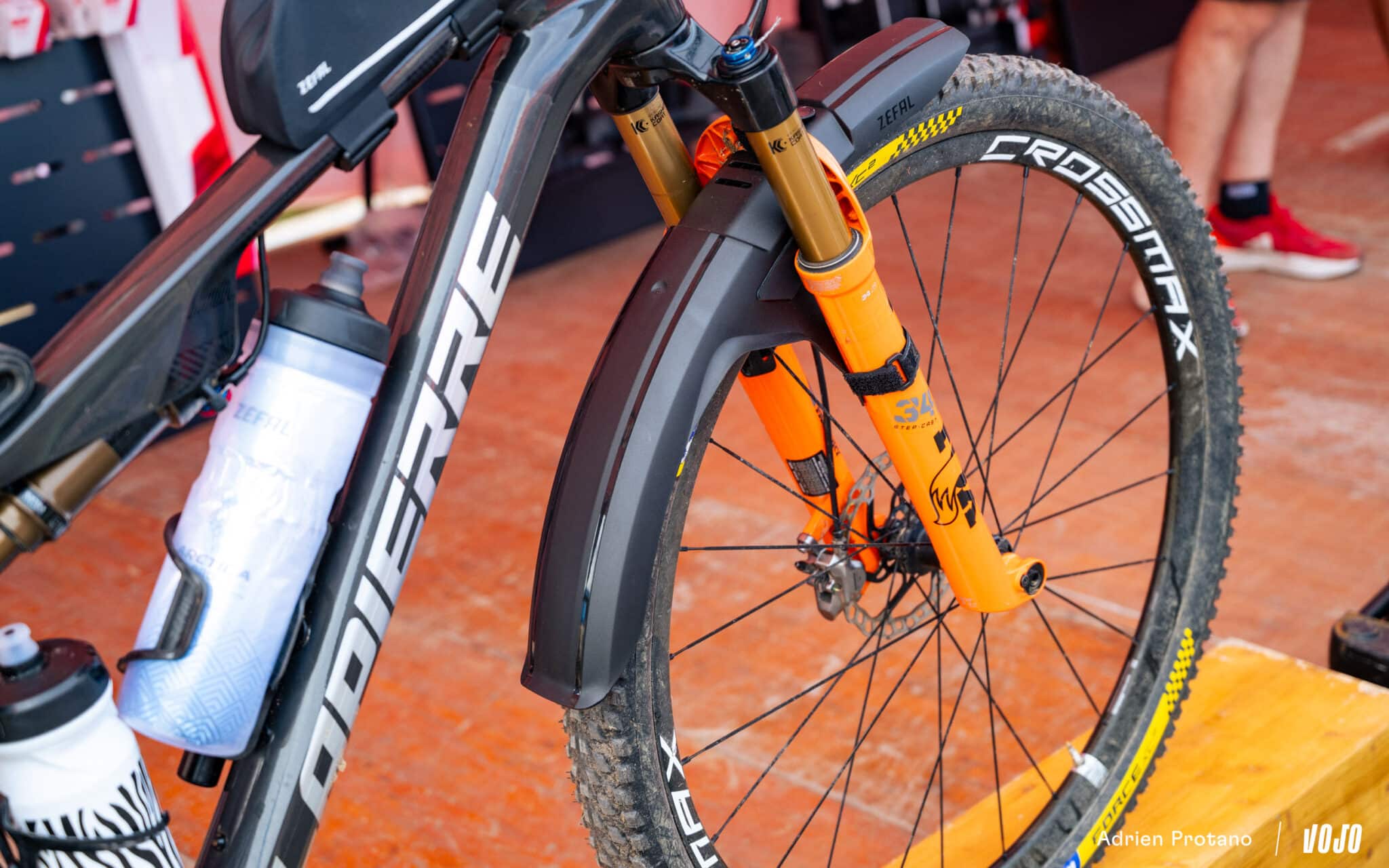 https://www.vojomag.nl/app/uploads/2025/10/Roc dAzur 2025 gravel VTT salon test avis comparaison Vojo A.Protano 1 95 2048x1280.jpg