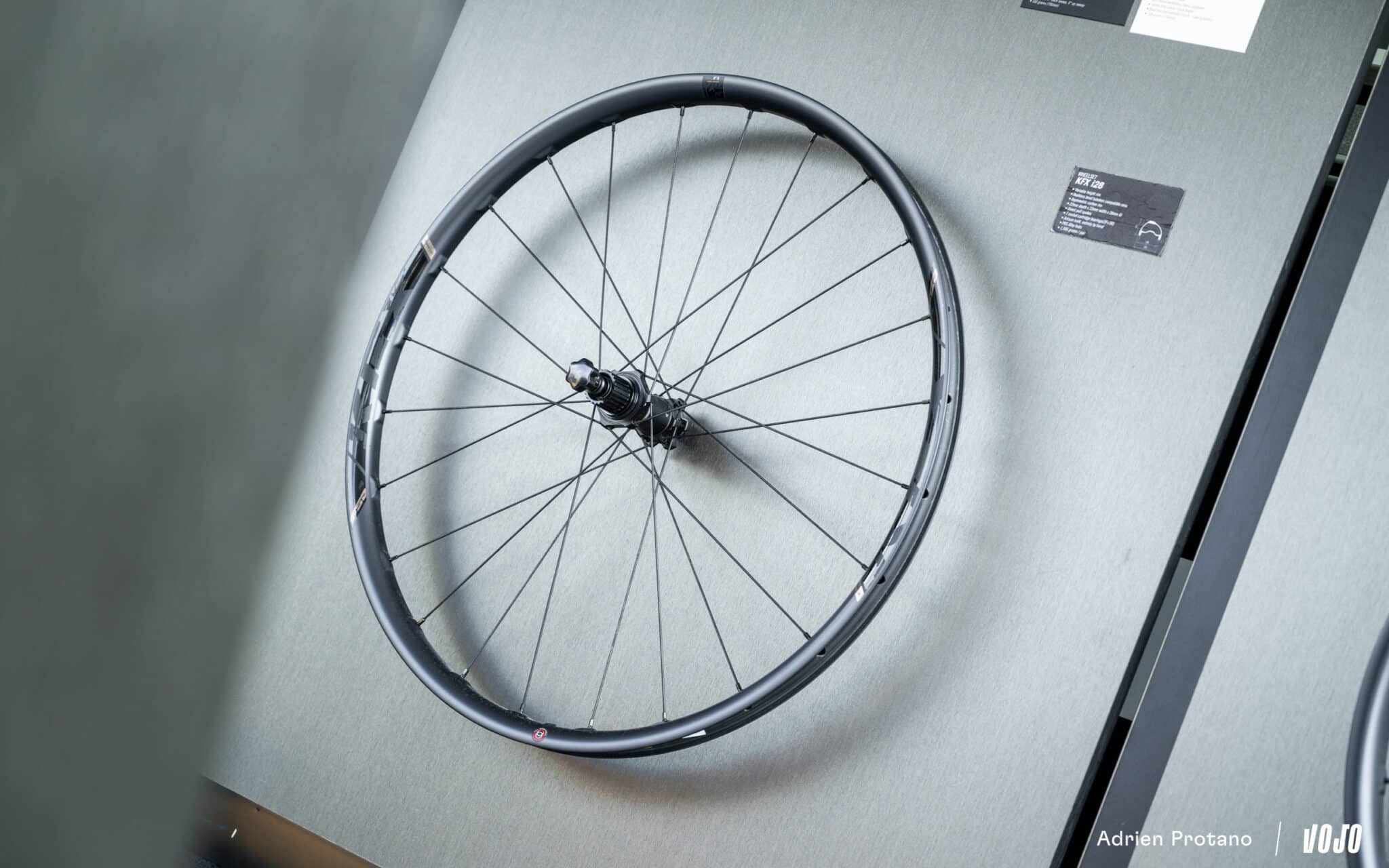https://www.vojomag.nl/app/uploads/2025/10/Roc dAzur 2025 gravel VTT salon test avis comparaison Vojo A.Protano 4 2048x1280.jpg