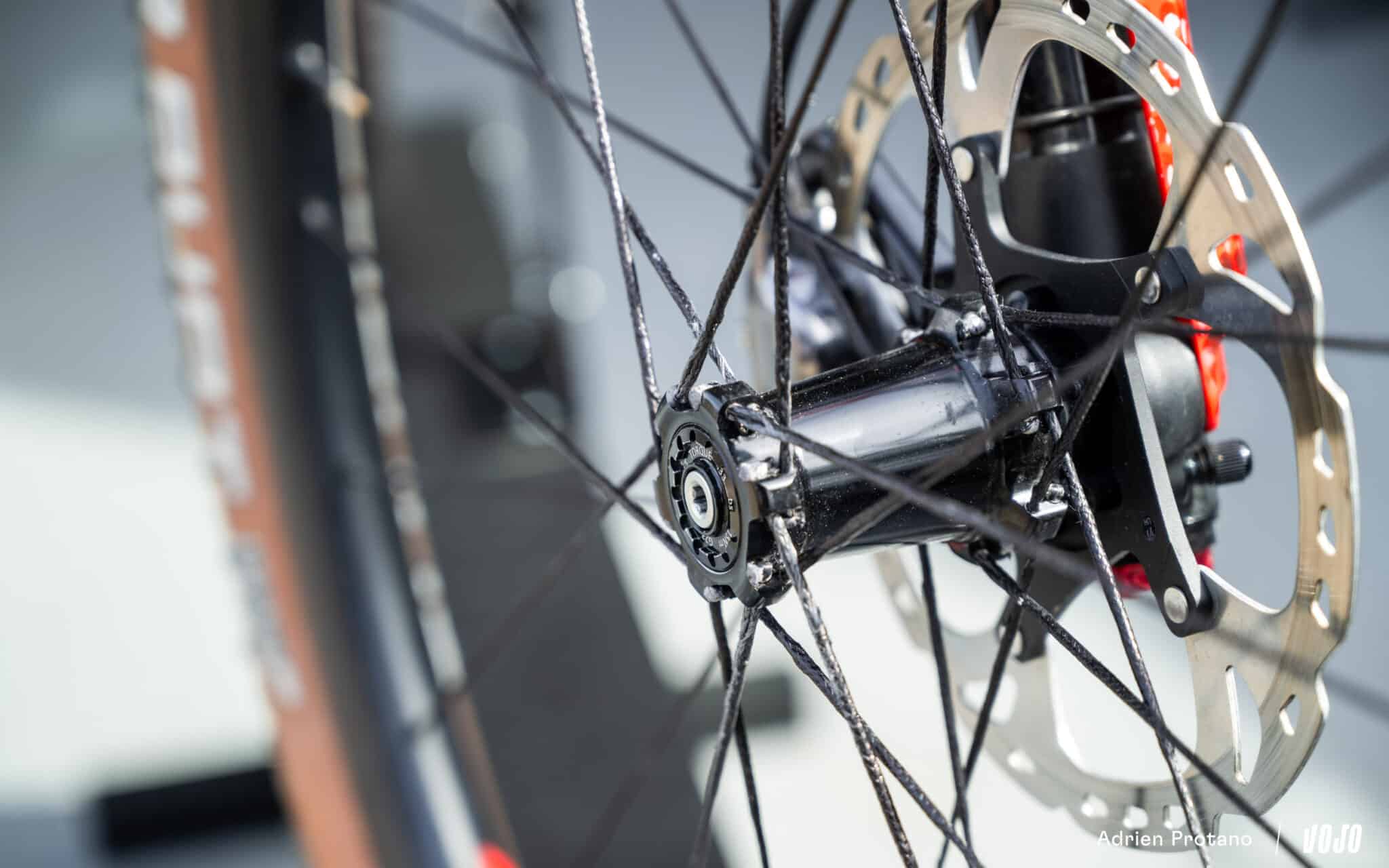 https://www.vojomag.nl/app/uploads/2025/10/Roc dAzur 2025 gravel VTT salon test avis comparaison Vojo A.Protano 6 2048x1280.jpg