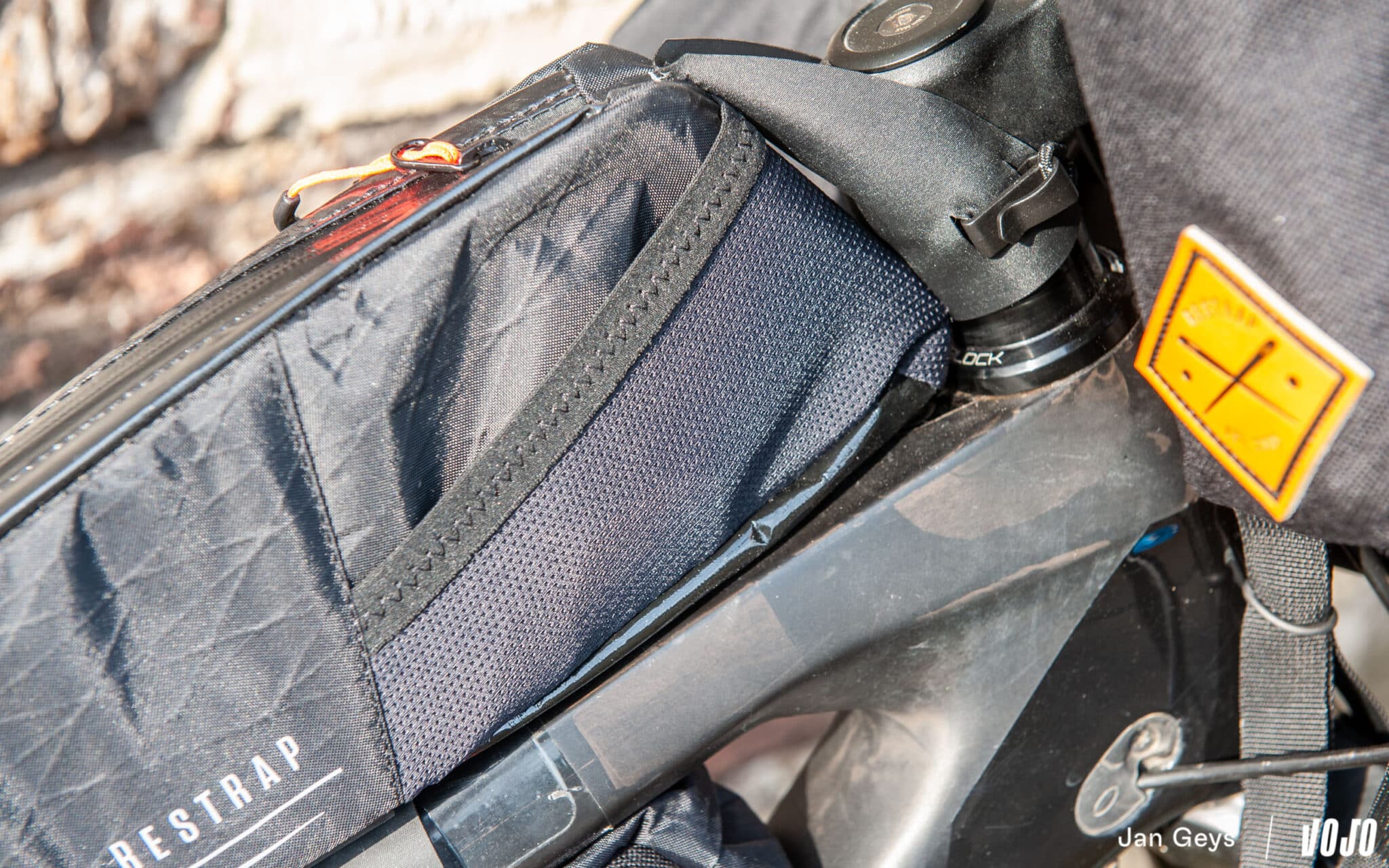 https://www.vojomag.nl/app/uploads/2025/10/test restrap bikepacking copyright jan geys vojomag 42 2048x1280.jpg
