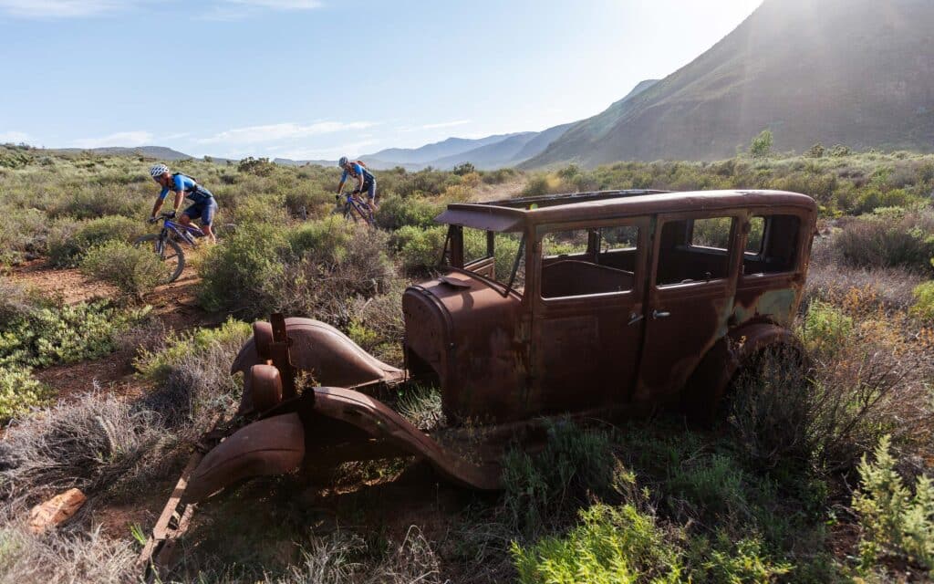Absa Cape Epic 2026 #1: Wout Alleman hijst de Belgische vlag in eerste rit!