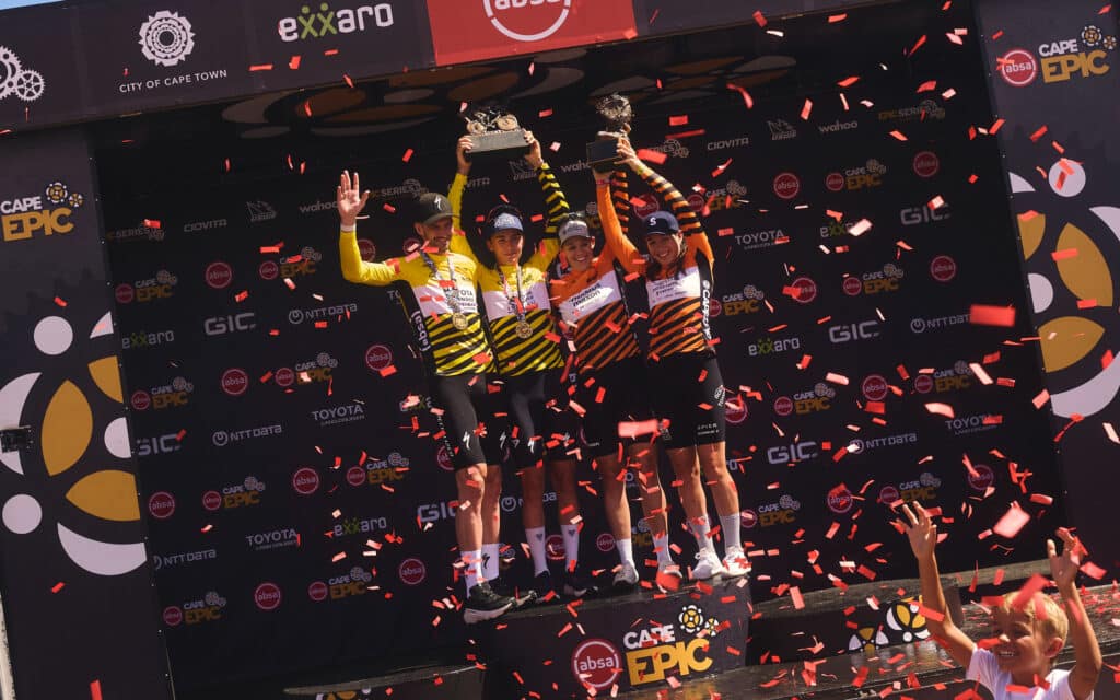 Absa Cape Epic 2026 #3: Candice Lill heeft droomzege beet, spectaculaire wending bij de mannen