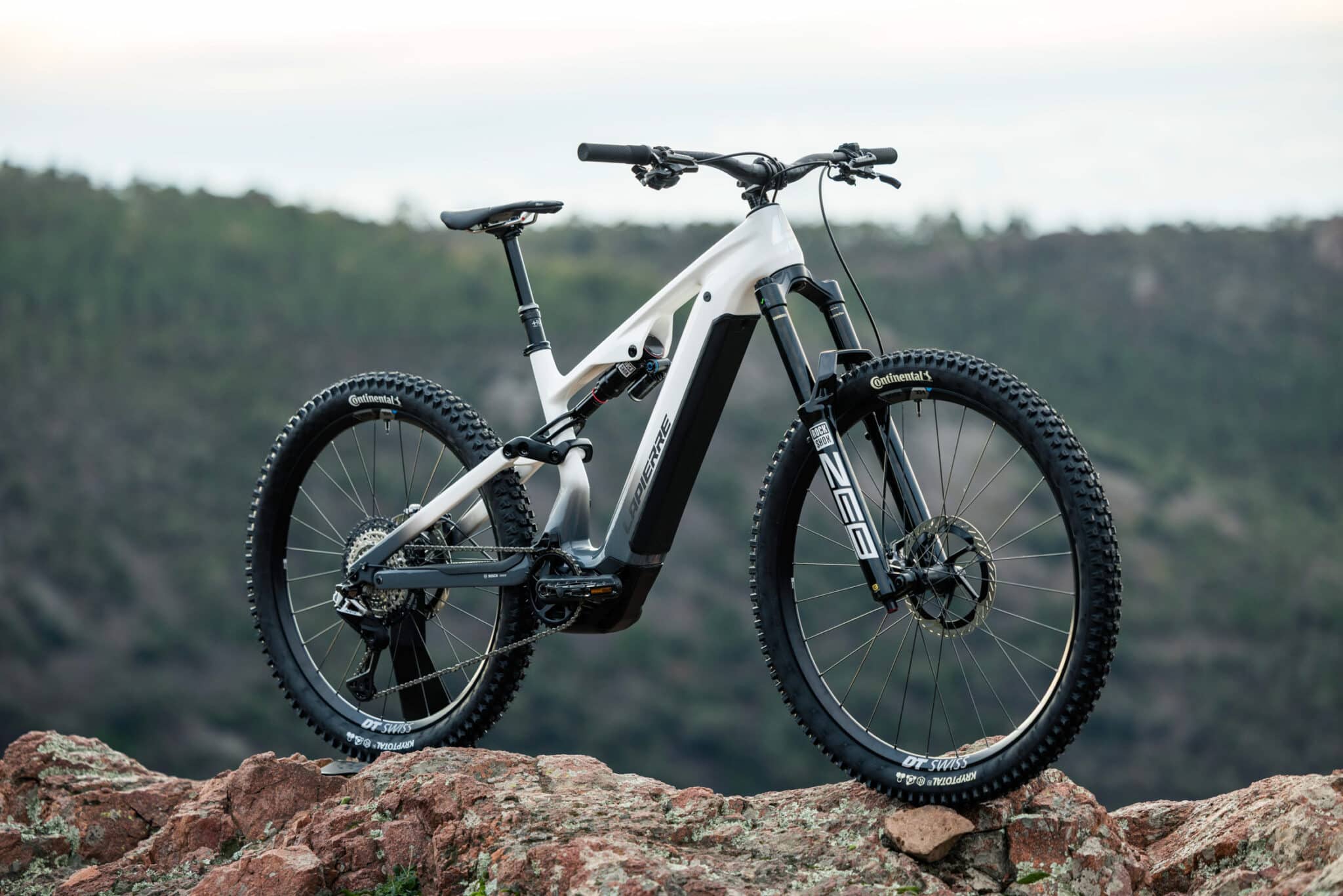 Nieuw e-MTB | Lapierre Overvolt AM CF: een nieuw carbon all-mountain platform