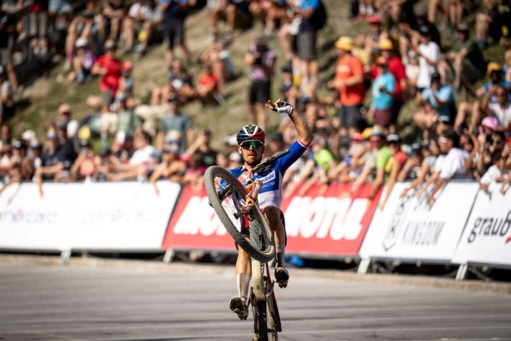 Uitslag World Cup MTB Lenzerheide 2026: Jenny Rissveds en Luca Martin grijpen de winst in de XCO