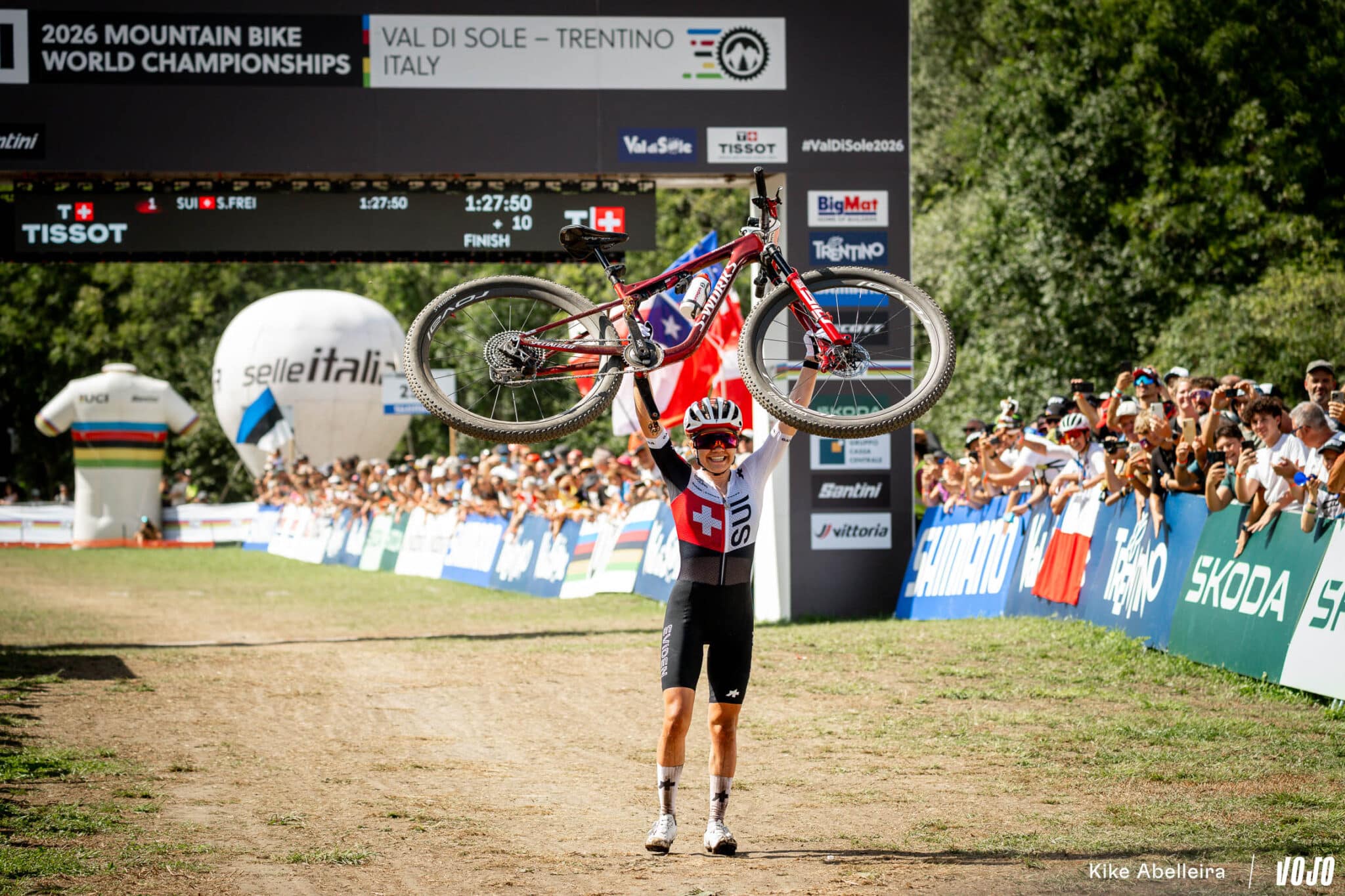 WK MTB 2026 Val di Sole – XCO: Sina Frei pakt het goud, Puck Pieterse valt net naast het podium