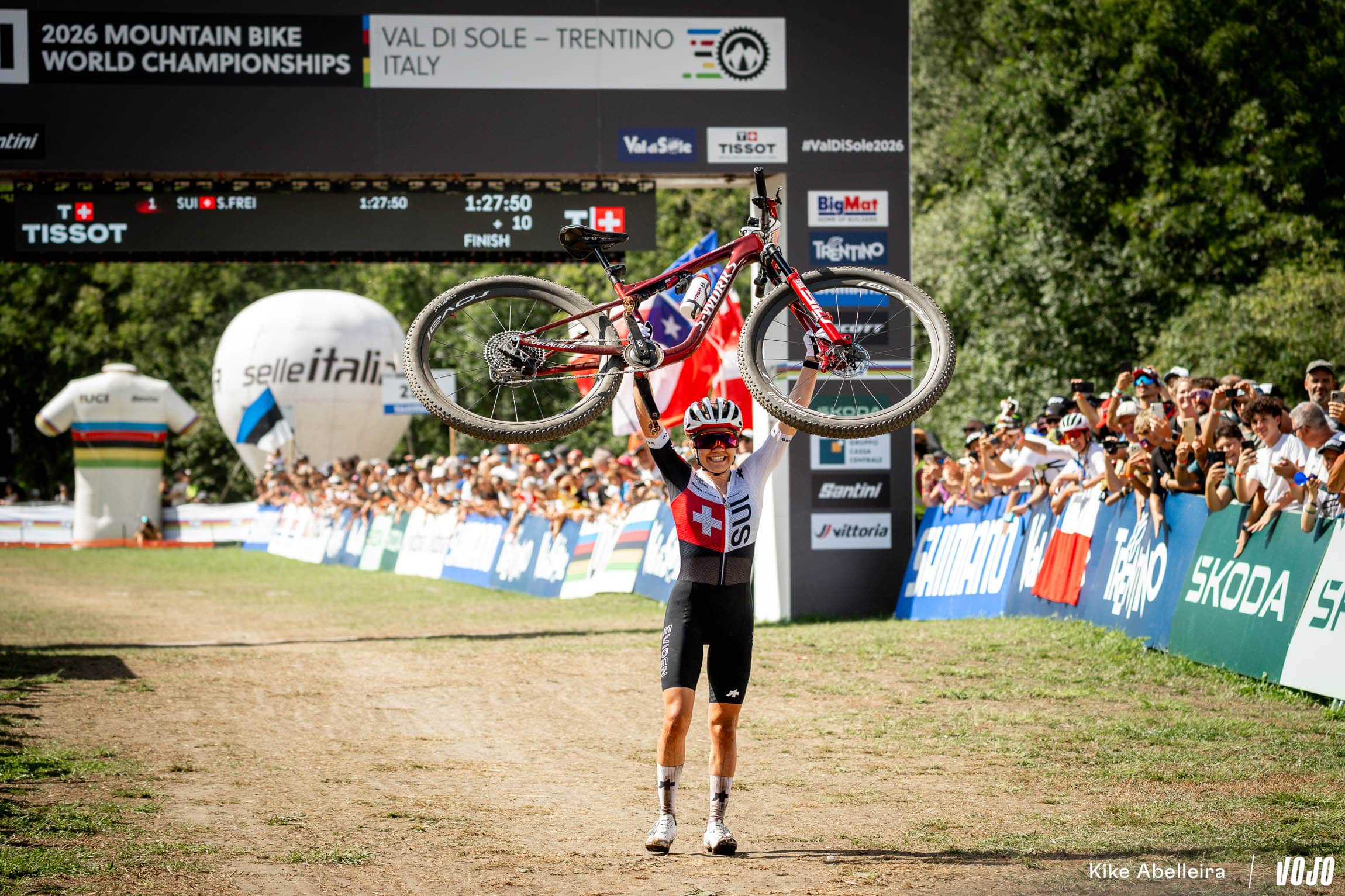 WK MTB 2026 Val di Sole – XCO: Sina Frei pakt het goud, Puck Pieterse valt net naast het podium