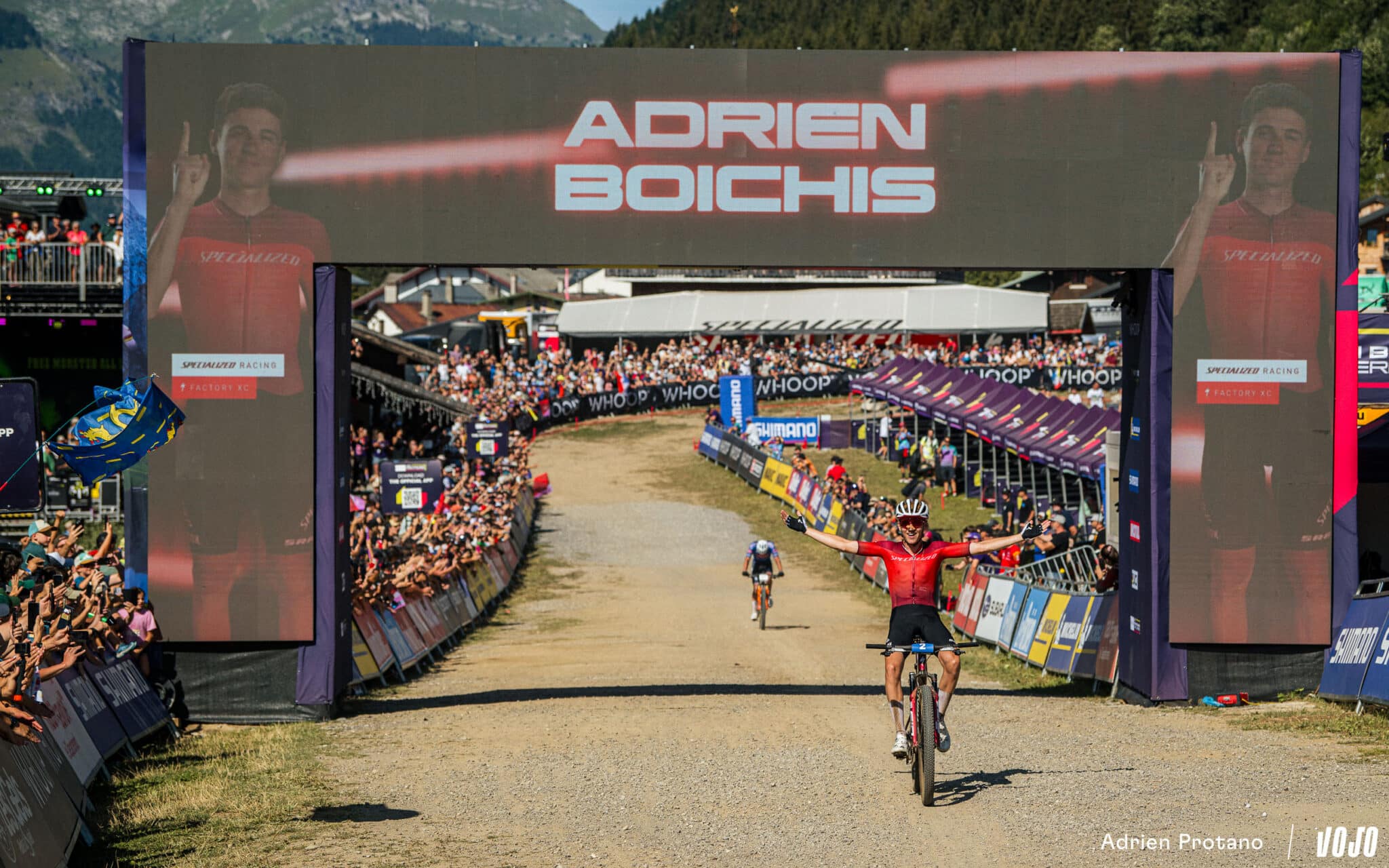 Uitslag World Cup MTB Les Gets 2026 – XCO: Adrien Boichis houdt Mathieu van der Poel van de winst